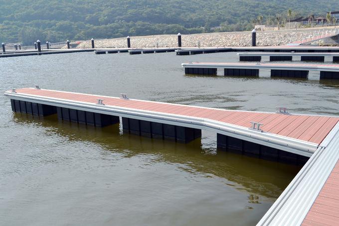 Pontón marino modificado para requisitos particulares del finger