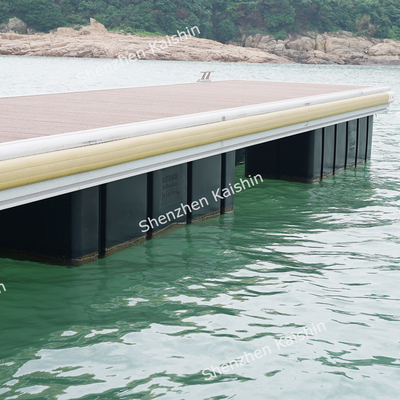 Muelles flotantes marinos de bajo mantenimiento Pontón flotante de aluminio anodizado en yate de marina